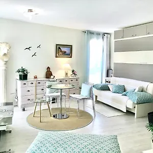antinea-cassis.fr-provencehotel.com/
